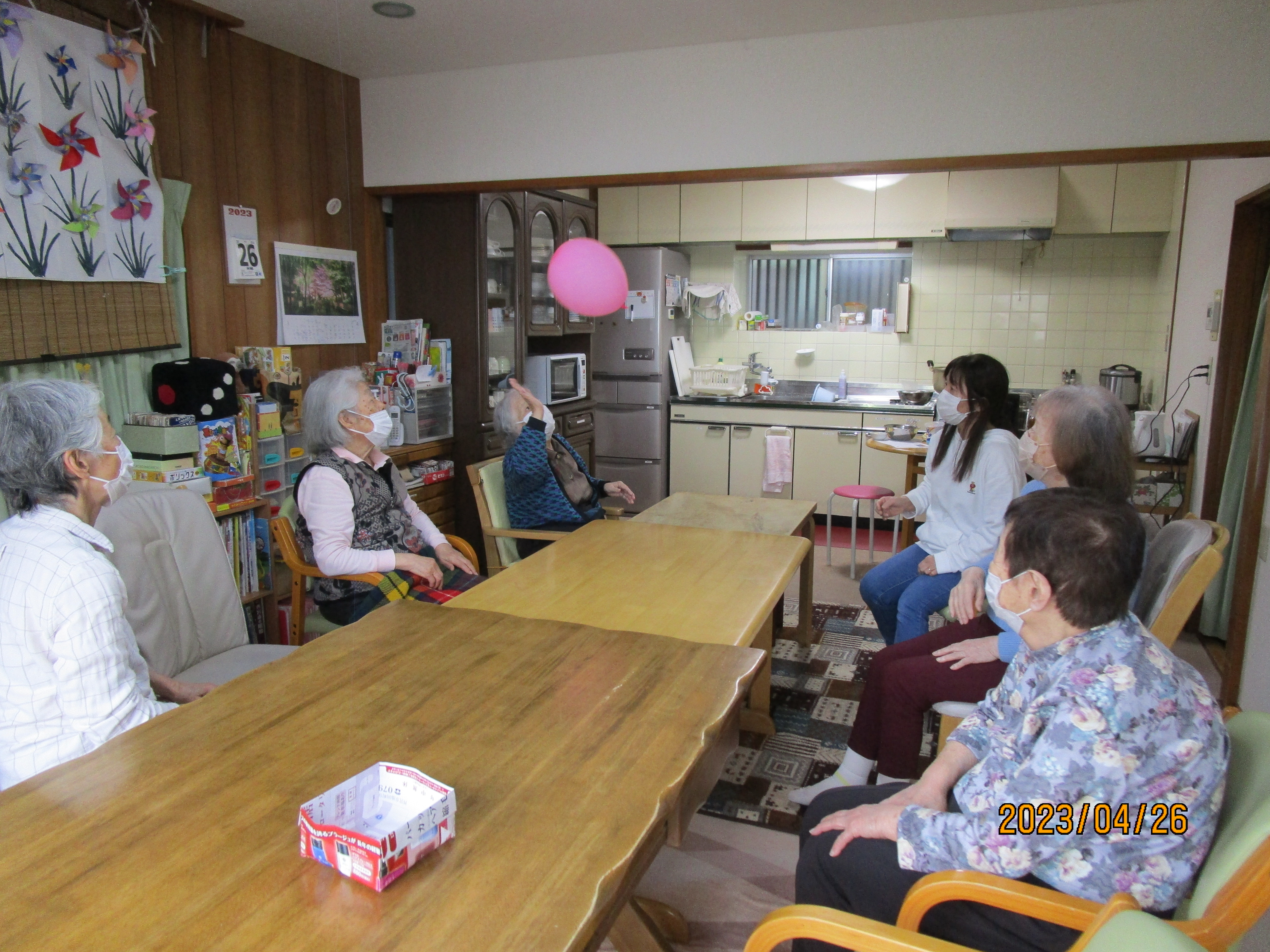 兵庫県西宮市柳本町のデイサービスこんぺい灯。個性を尊重し、ご利用者が自身でやりたいことや好きなことを楽しみながら行える地域密着型通所介護施設（小規模デイサービス）です。求人募集も行っています。